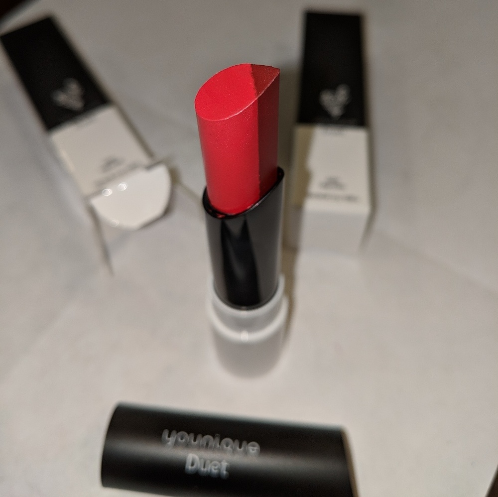 Younique Duet Ombre Lipstick Think Twice Duo